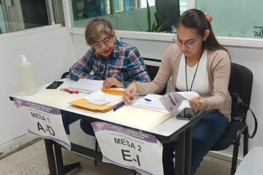 Presentan examen aspirantes a Vocalías y Consejerías Electorales Distritales de Tabasco para elección de 2024