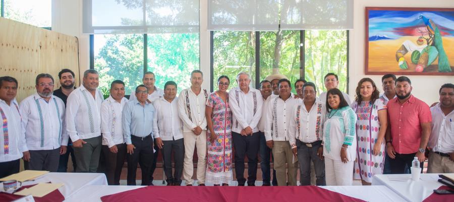 No llega AMLO a inauguración de CRIT en Guerrero, Magisterio lo impide