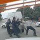 ¡Ni la policía los podía separar! Taxista y repartidor se agarran a golpes en Periférico