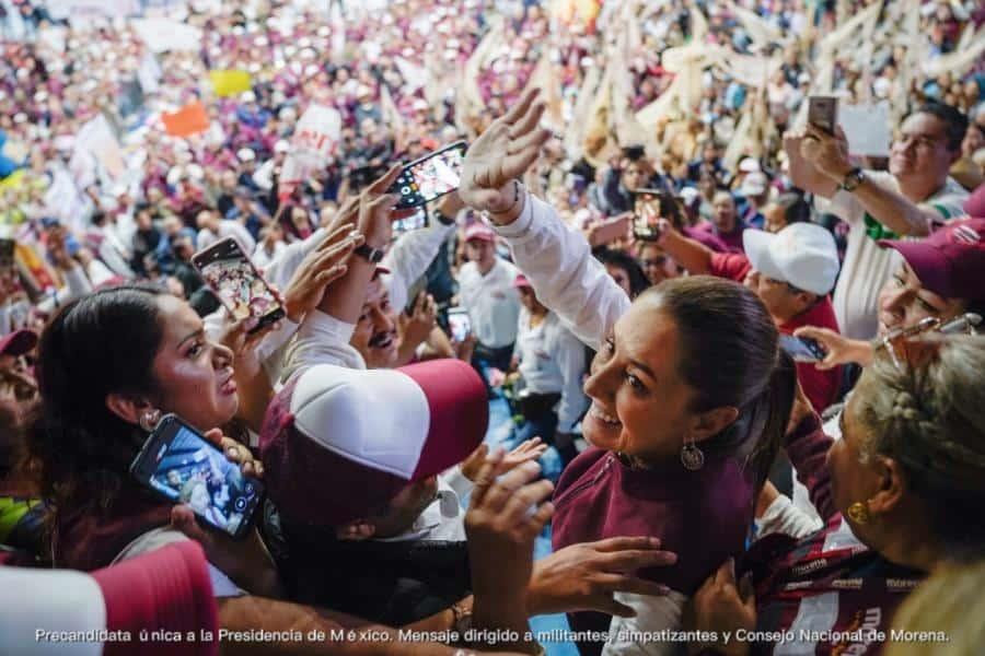 Afirma Sheinbaum que acudió a Palacio Nacional sólo a dejar una nota y de paso saludó a AMLO