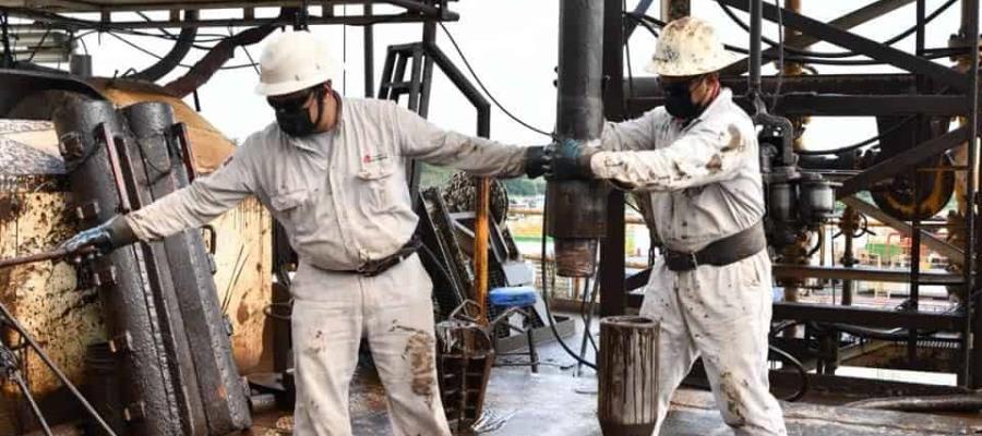 Niega Pemex retraso en pago de aguinaldo a trabajadores