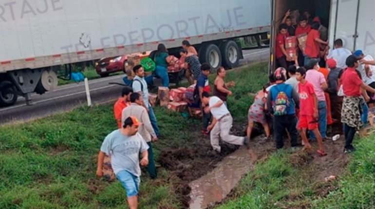 Rapiñan tráiler varado sobre la Cárdenas-Villahermosa 