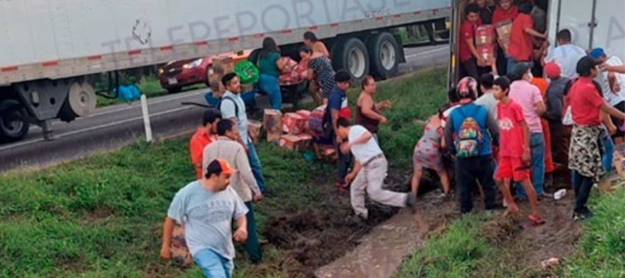 Rapiñan tráiler varado sobre la Cárdenas-Villahermosa 