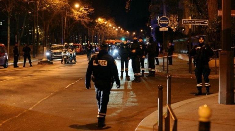 Extremista islámico mata a puñaladas a turista en París