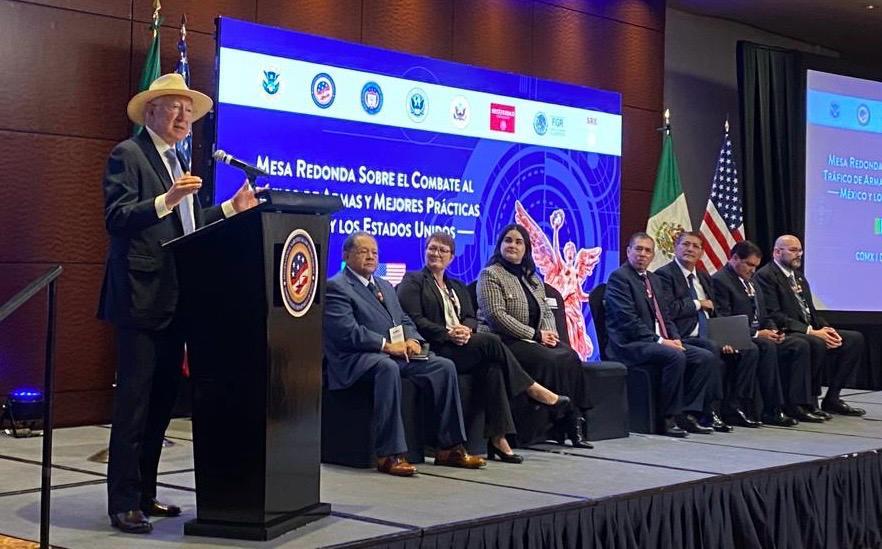 Reconoce Ken Salazar que 70% de las armas que llegan a México provienen de EE.UU.