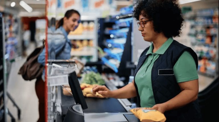 Aprueba Senado ´Ley Silla´; empresas deberán dar asientos a trabajadores