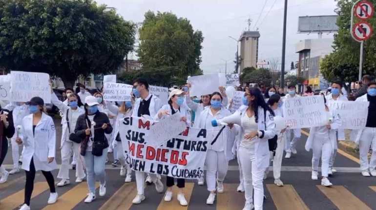 Marchan en Celaya para exigir justicia por los 5 estudiantes asesinados