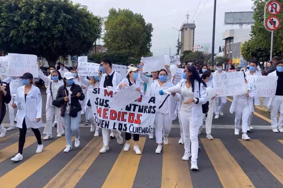 Marchan en Celaya para exigir justicia por los 5 estudiantes asesinados