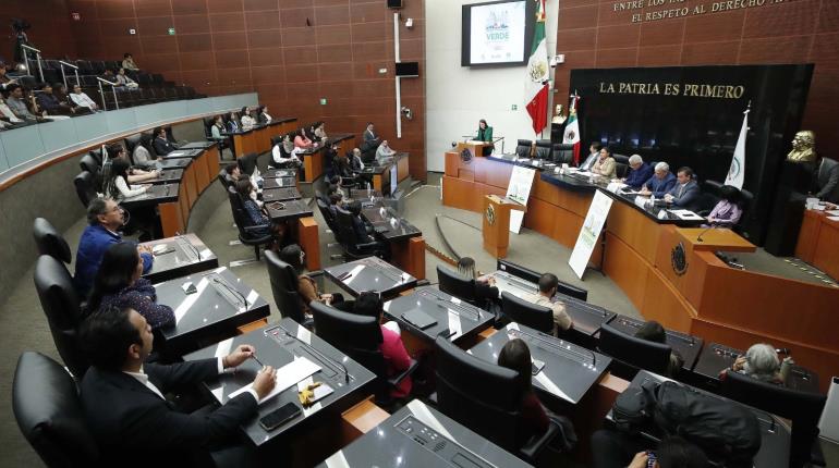 Amaga juez con multas a senadores si no designan a comisionados del INAI