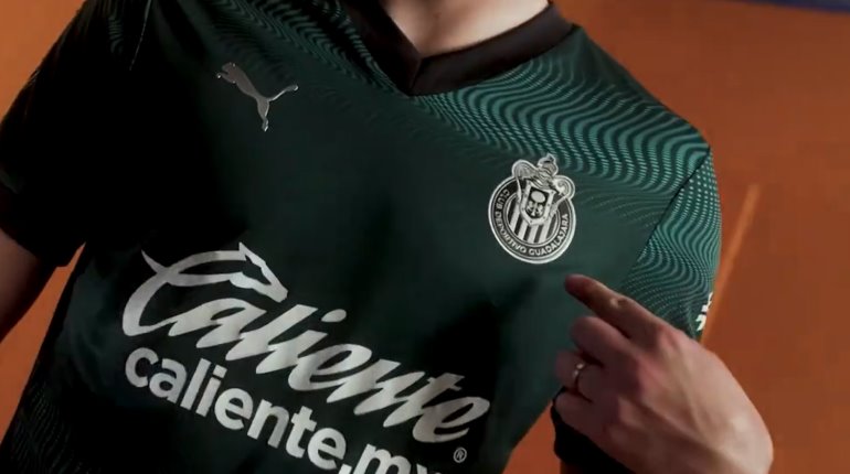 Chivas presenta jersey alternativo para el Clausura 2024