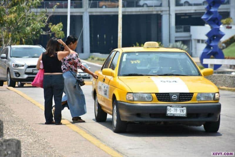 Taxímetro permitirá cobro más justo y equitativo en transporte, espera Obispo 