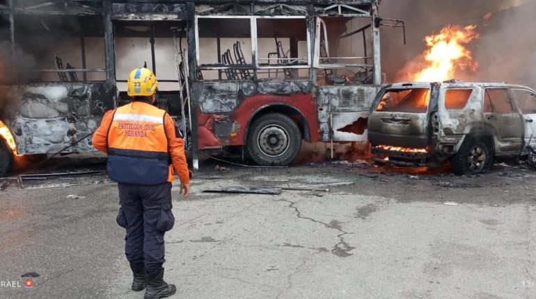 Mueren 8 personas por incendio de góndola en Caracas