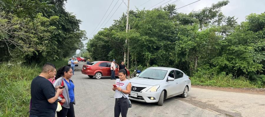 Bloquean vía Jalapa – Chichonal para exigir reparación de carretera de Ejido San Miguel