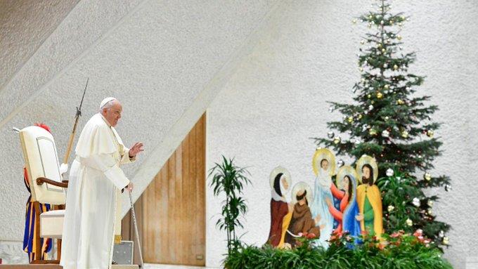 Llama Papa Francisco a defender la Navidad del "modelo comercial y consumista"