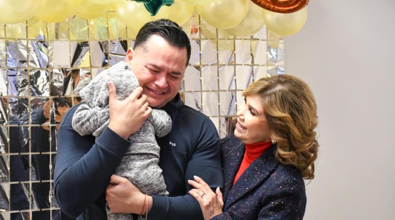 Bismharck Rogelio se convierte en el primer papá soltero en adoptar en México