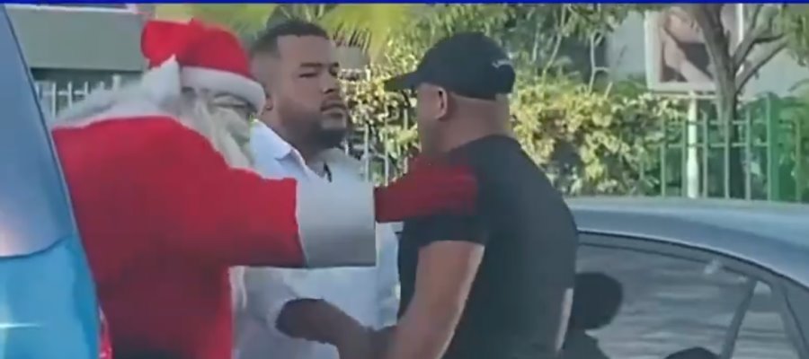 Santa Claus evita pelea entre conductores... ocurrió en Panamá