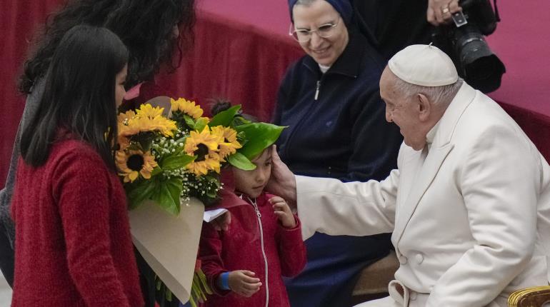 Ser "artesanos de paz" y "constructores del futuro" pide Papa a los niños