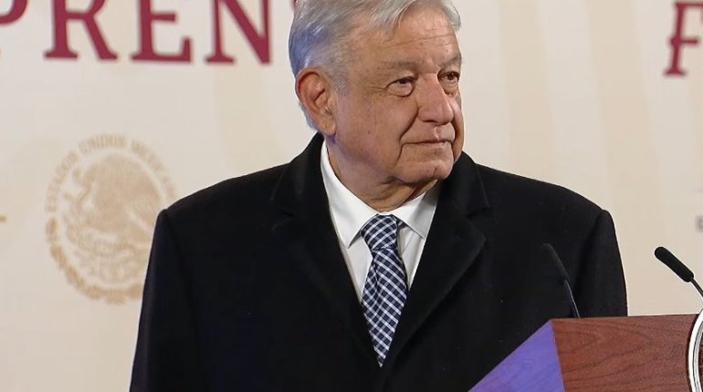 Ventila AMLO que fue sancionado por el INE