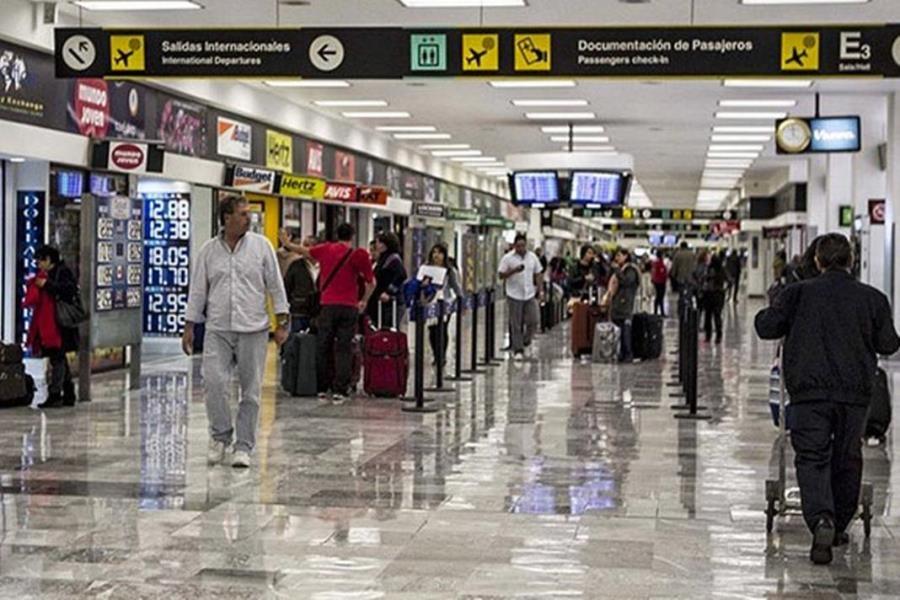 Ordena INAI a Migración informar sobre tratamiento de datos biométricos obtenidos en el AICM