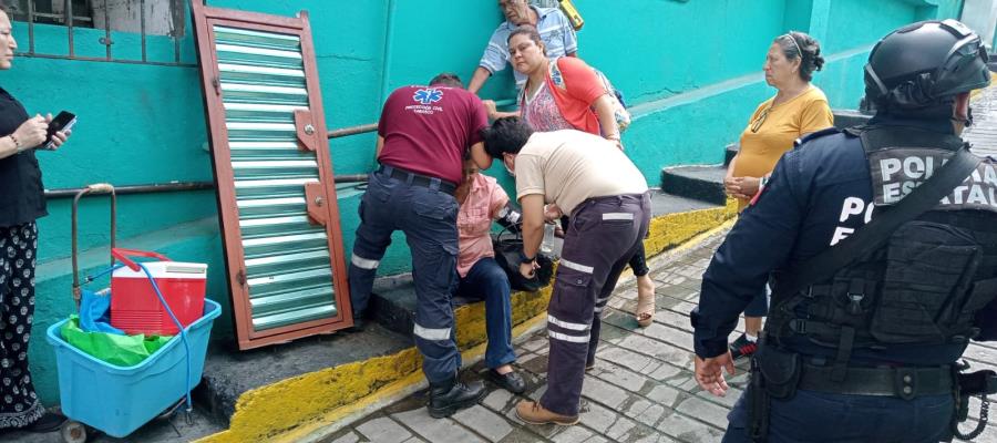 Mujer sufre ataque epiléptico en plena Zona Luz