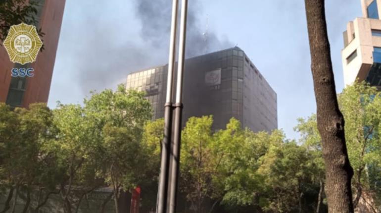 Se incendia edificio que pertenecía al ISSSTE en Reforma