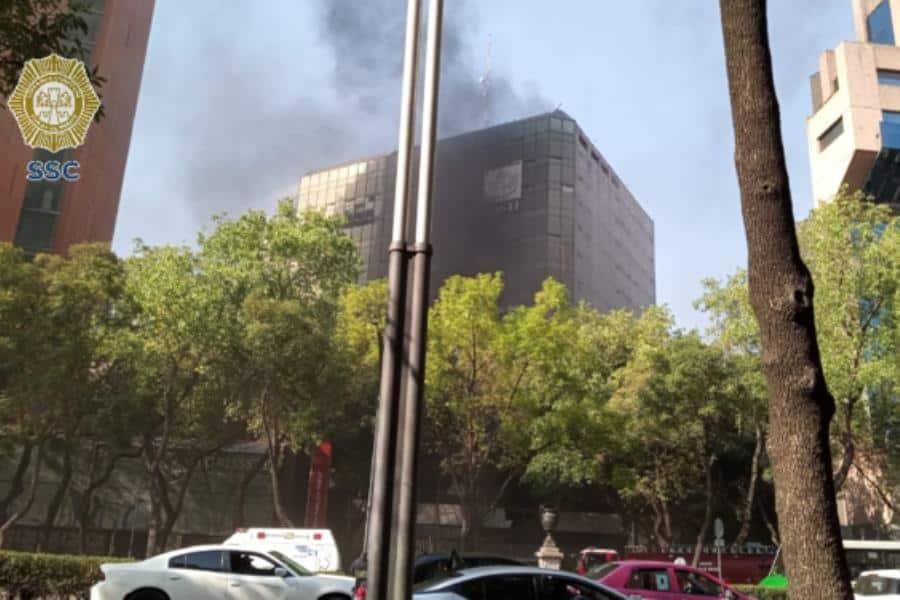 Se incendia edificio que pertenecía al ISSSTE en Reforma