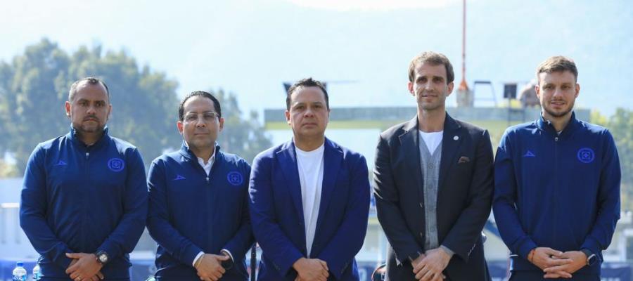 Cruz Azul presenta a Iván Alonso como Director Deportivo