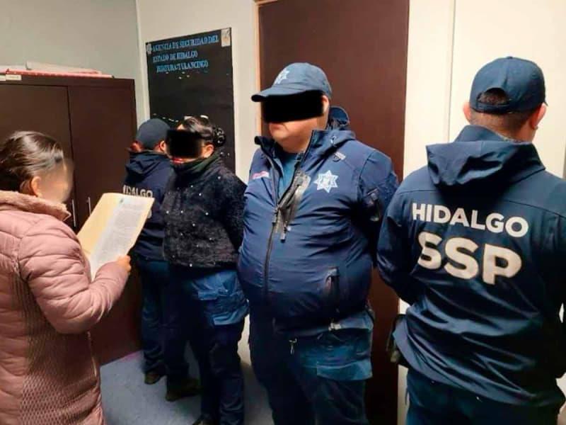 ¡De policías a ladrones! Detienen a 3 elementos por asaltar a migrante en Hidalgo