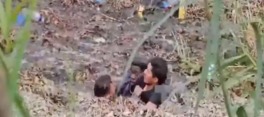 Captan momento en que 2 migrantes se ahogan en fango del río Bravo