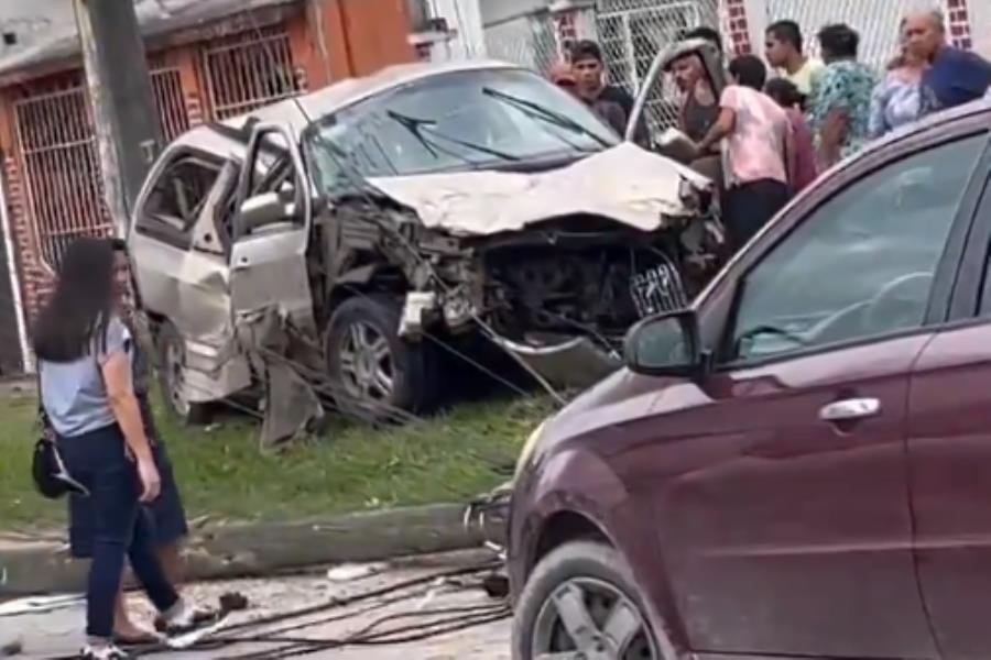 Fuerte accidente en la Villahermosa-Frontera deja tres personas heridas