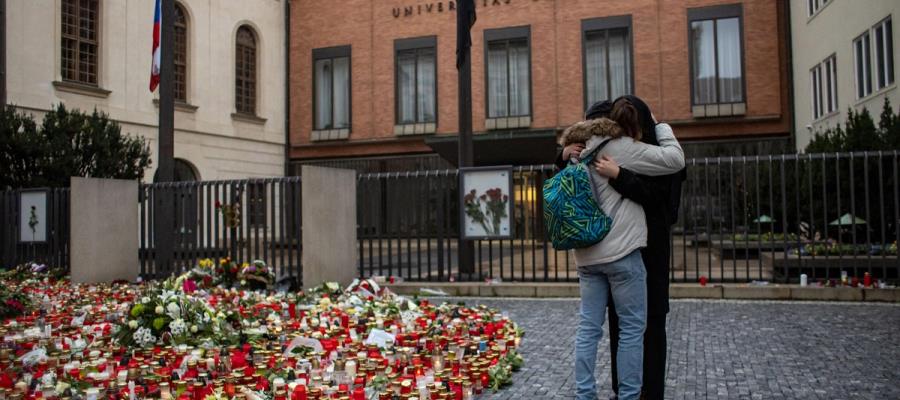 República Checa declara luto nacional por víctimas de tiroteo en Praga