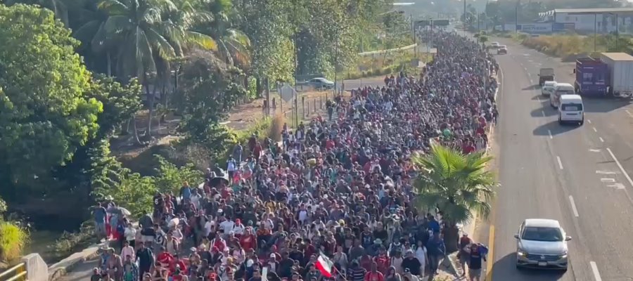 Avanza caravana migrante por el sur de México en plena Navidad