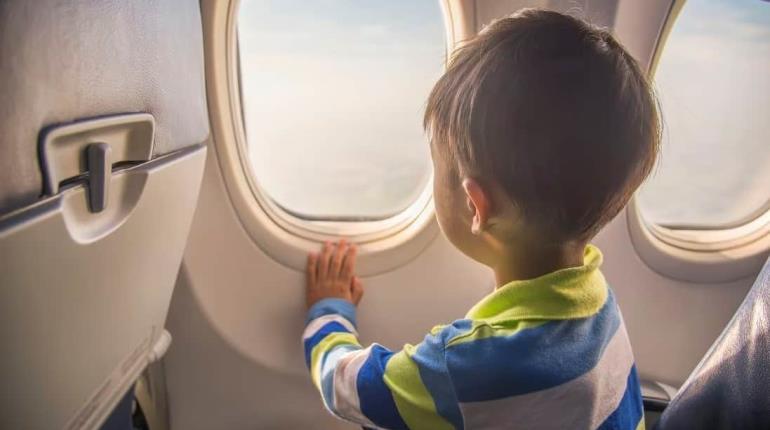 Aerolínea de EE. UU. coloca en vuelo equivocado a niño que viajaba solo