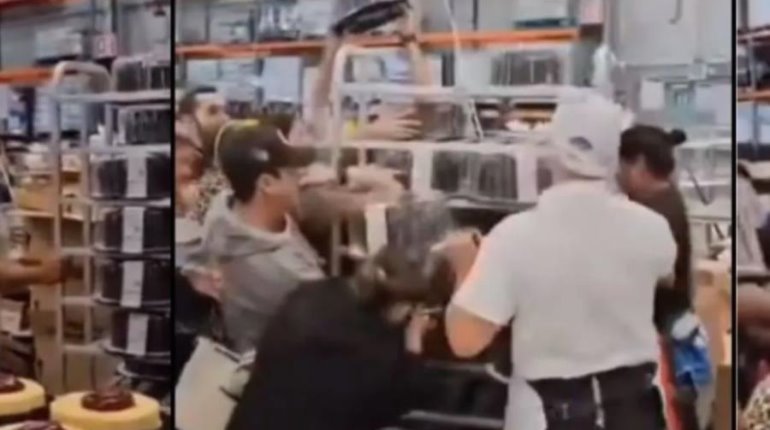 Pasteles del Costco provocan "avalancha humana", se peleaban por llevarse uno