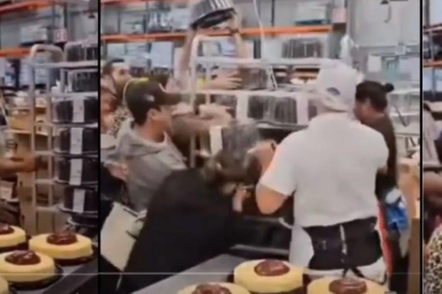 Pasteles del Costco provocan "avalancha humana", se peleaban por llevarse uno