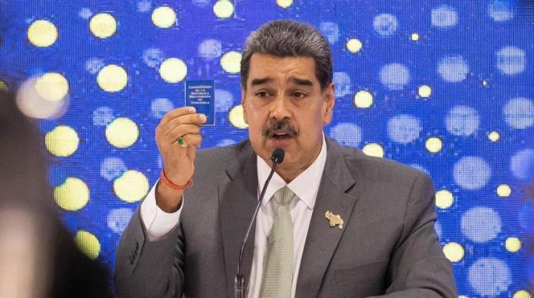 Maduro ordena "acción defensiva" ante arribo de un buque británico a Guyana