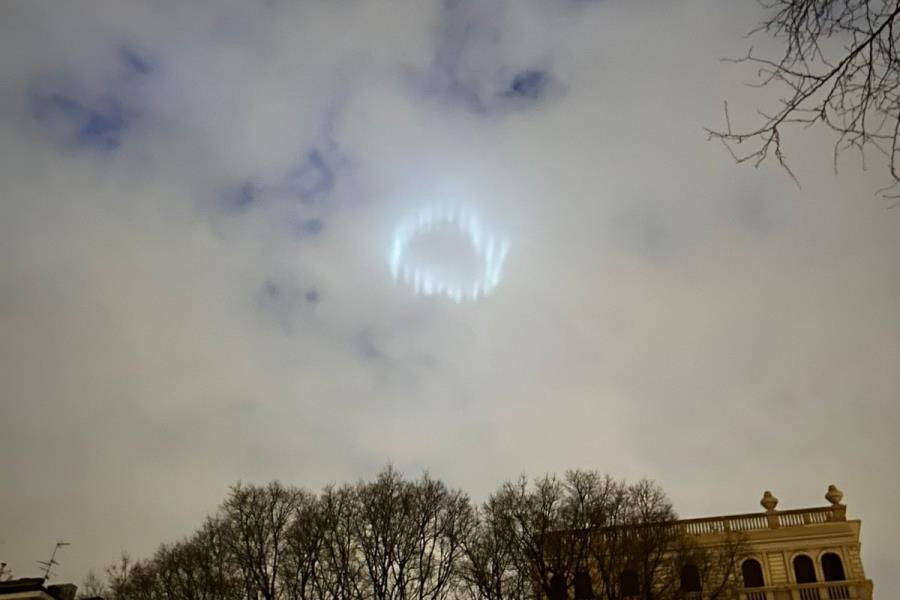 Se viraliza aparición de un misterioso anillo de luces en el cielo en Milán