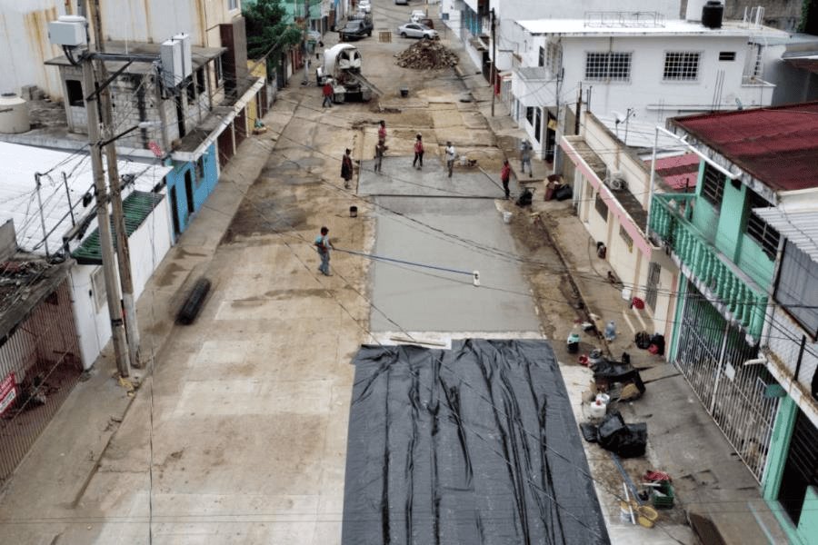 Reporta Centro avance en rehabilitación de drenaje sanitario y calles en Atasta