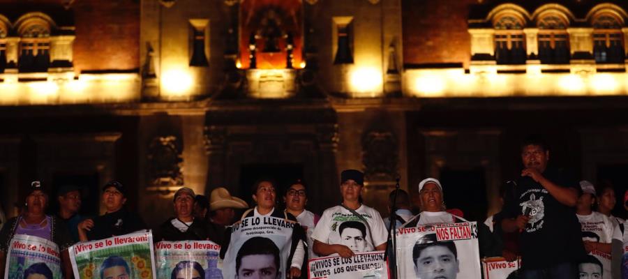 Abre Gobierno de México archivos del caso Ayotzinapa a padres de los estudiantes