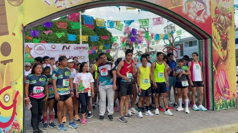 Guadalupe Ramón y Patricia Rodríguez, ganan 2da edición de Carrera Atlética del Pavo en Tacotalpa