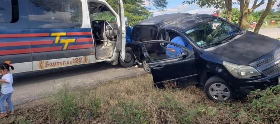 Chocan combi y camioneta en la Cunduacán – Comalcalco