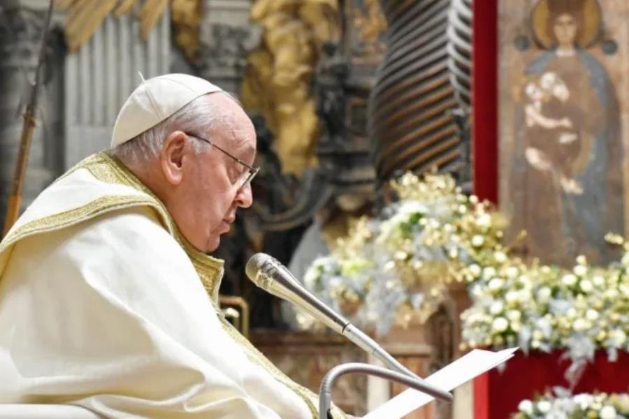 A vivir con gratitud y esperanza el 2024, invita Papa a feligreses