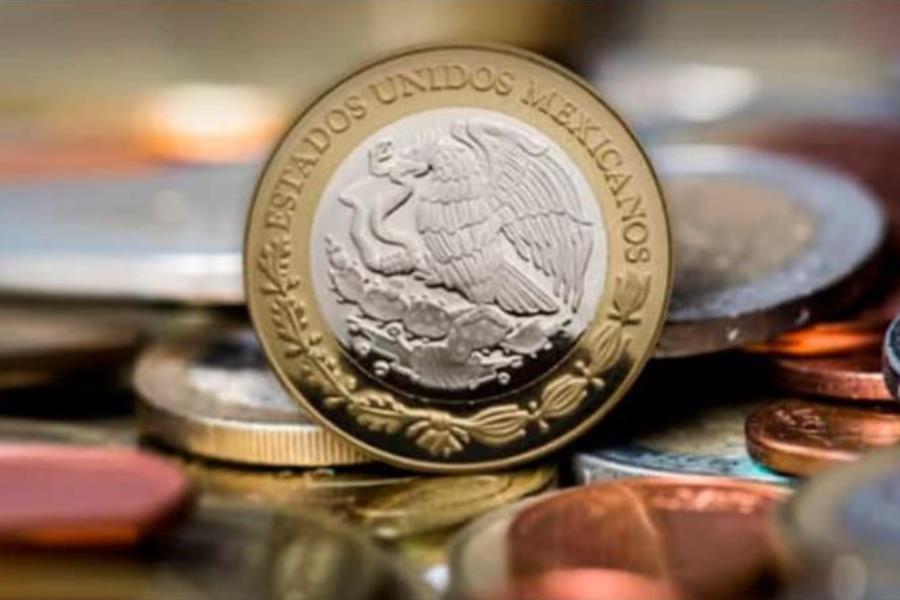 Presume AMLO al "súper peso" como la moneda mejor posicionada frente al dólar