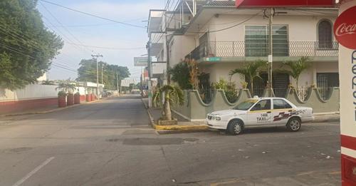 Roban taxi y lo dejan abandonado por el Hospital de Pemex en Villahermosa