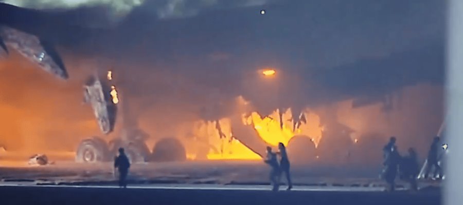 Chocan aviones en Japón; reportan cinco muertos