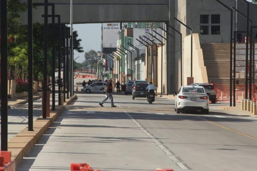 Trabajadores bloquean malecón de Villahermosa por falta de pagos