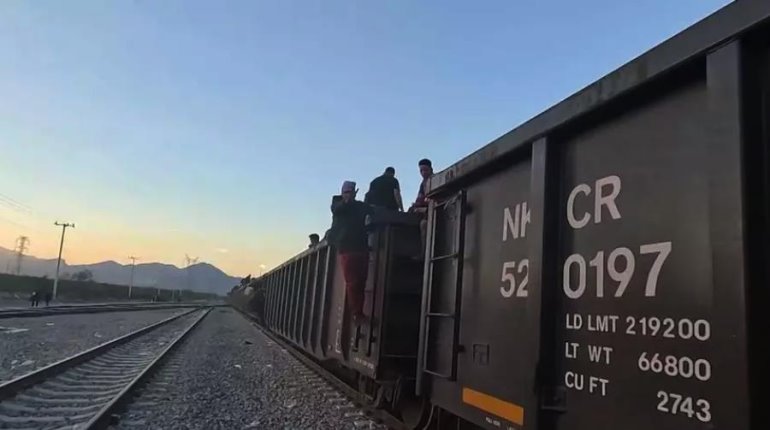 Muere bebé, hija de migrantes, tras caer de tren en Nuevo León