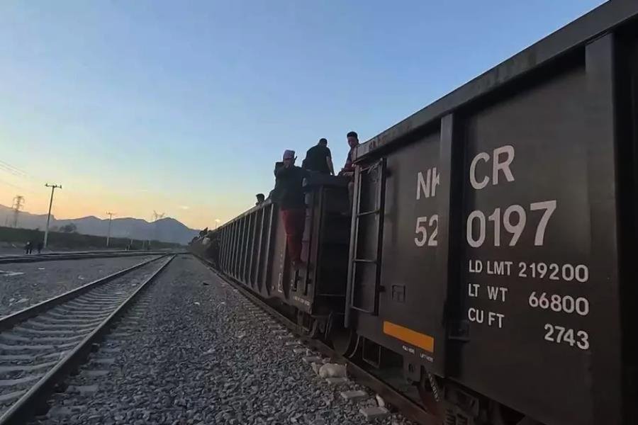 Muere bebé, hija de migrantes, tras caer de tren en Nuevo León