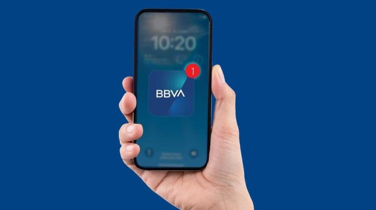 Falla sistema de BBVA; dejan de funcionar app y cajeros