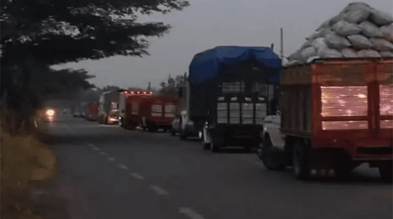Transportistas bloquearían hoy carreteras del país, incluida la Villahermosa - Coatzacoalcos